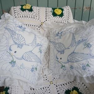 Handmade Embroidered Bird Design Pillow Set - White and Blue